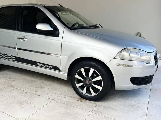 FIAT SIENA 1.6 MPI ESSENCE 16V FLEX 4P MANUAL FIAT SIENA 1.6 MPI ESSENCE 16V FLEX 4P MANUAL